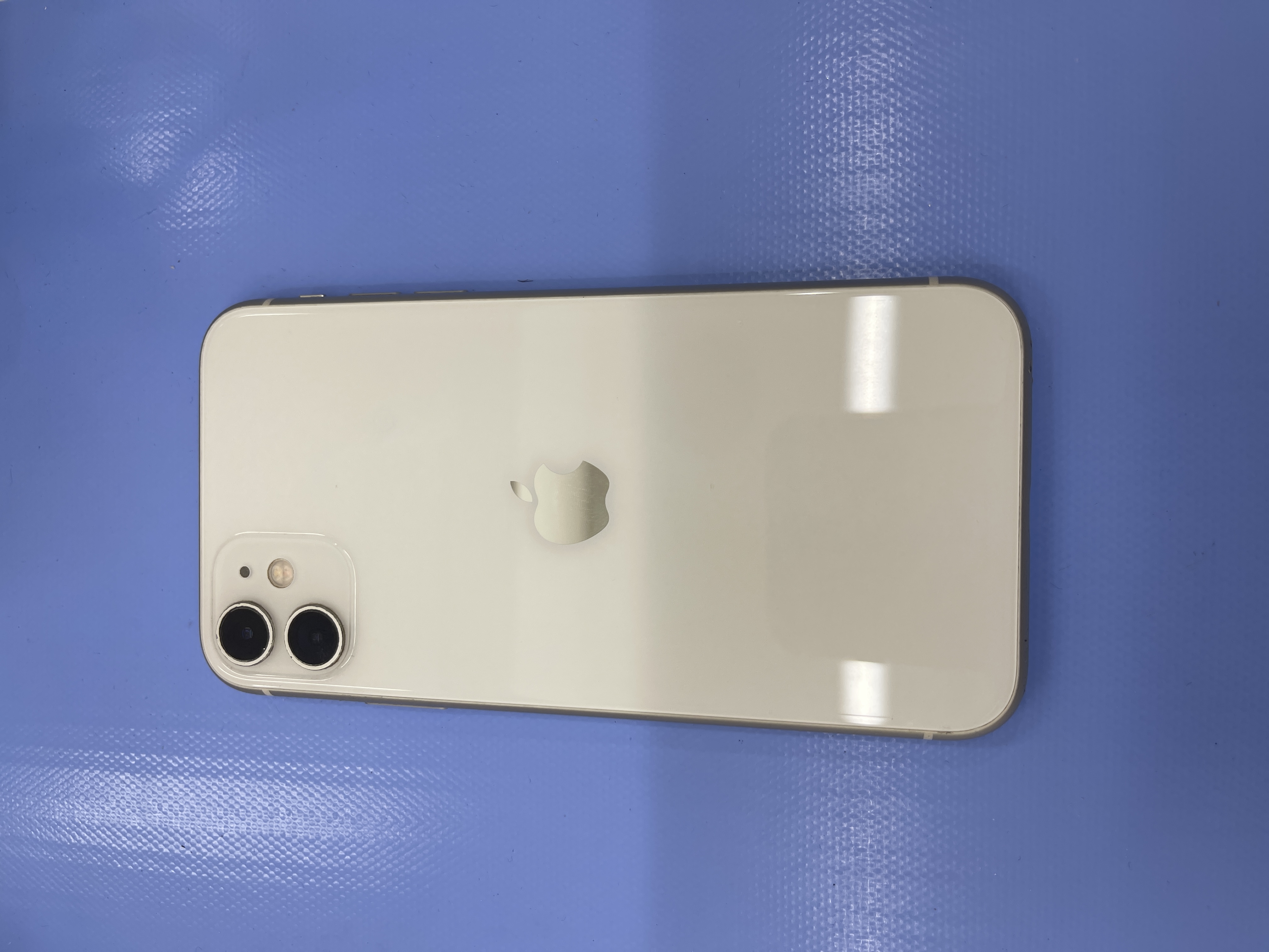 スマホのバッテリー持ち、そろそろ悪くなってきていませんか？データそのまま・最短即日修理いたします